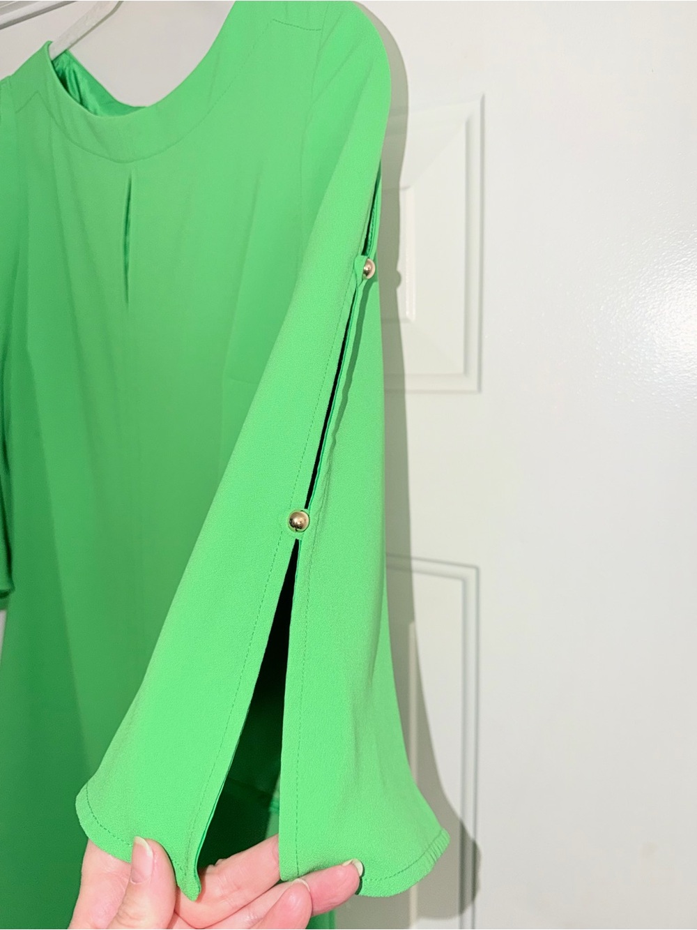Trina Turk Green Shift Dress w/ Button Sleeve and key hole chest detail. Sz 6 - Picture 5 of 9